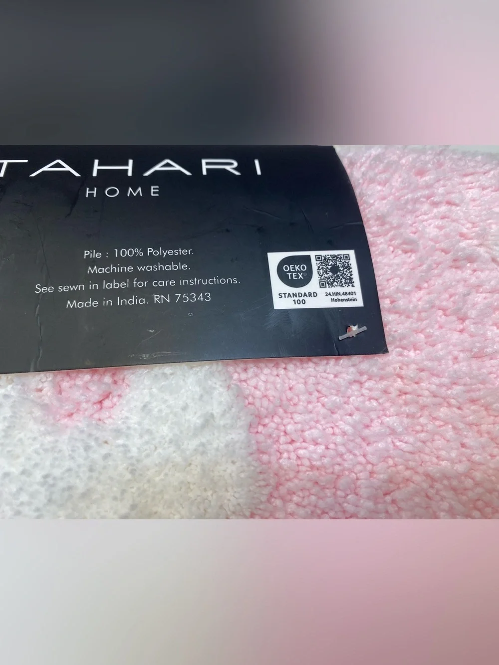 TAHARI ❤️So soft Bow pattern Bath Rug Baby Pink /White 17x24”New